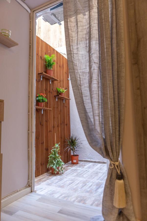Plato'S Square Apartments Athene Buitenkant foto
